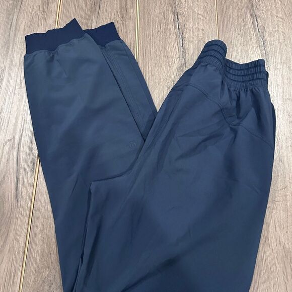 Lululemon Wanderer Jogger 28” - Picture 1 of 3